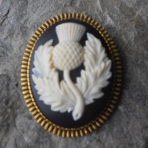 Brooch -  Scottish Thistle Cameo Gold Tone Brooch / Pin, Beautiful Detail and Great Quality - Scotland - Christmas, Holiday
