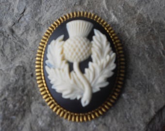 Brooch -  Scottish Thistle Cameo Gold Tone Brooch / Pin, Beautiful Detail and Great Quality - Scotland - Christmas, Holiday