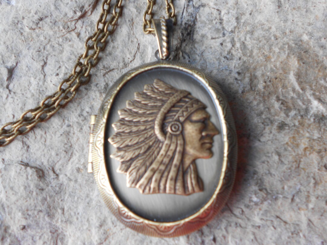 Locket--stunning Native American Bronze Pendant Locket - 2