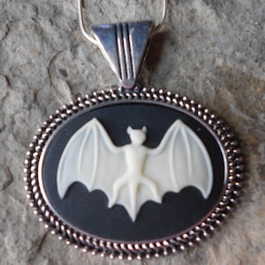 Vampire Bat Cameo Pendant Necklace - Halloween - Great Quality - Vampire - Scary, Spooky,