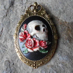 2 in 1 - Skull and Roses (Hand Painted) Cameo Brooch/Pin/Pendant!!! Skeleton, Goth, Gothic, Halloween, , Steampunk Unique