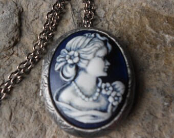 Antique Silver Plated Hand Painted Victorian Woman Portrait Cameo Locket - High Quality - Photos, Keepsakes
