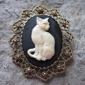 Choose Cream or Black Cat - 2 in 1 - Kitty Cat Cameo-  Brooch/Pin/Pendant - Great Quality - Cat Lover - Gift