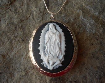 Elija entre negro o azul - Virgen María - Madre María - Señora de Guadalupe - Medallón plateado con camafeo - Religioso - Bodas, fotos, recuerdos