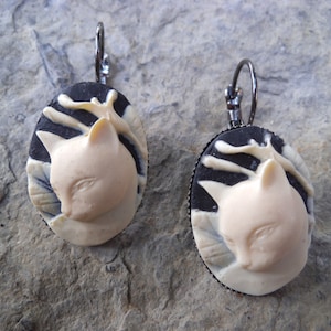 Gorgeous Cat  Cameo French Lever Back Earrings!!!  Wonderful Quality!!! Kitty, Kitten, Feline