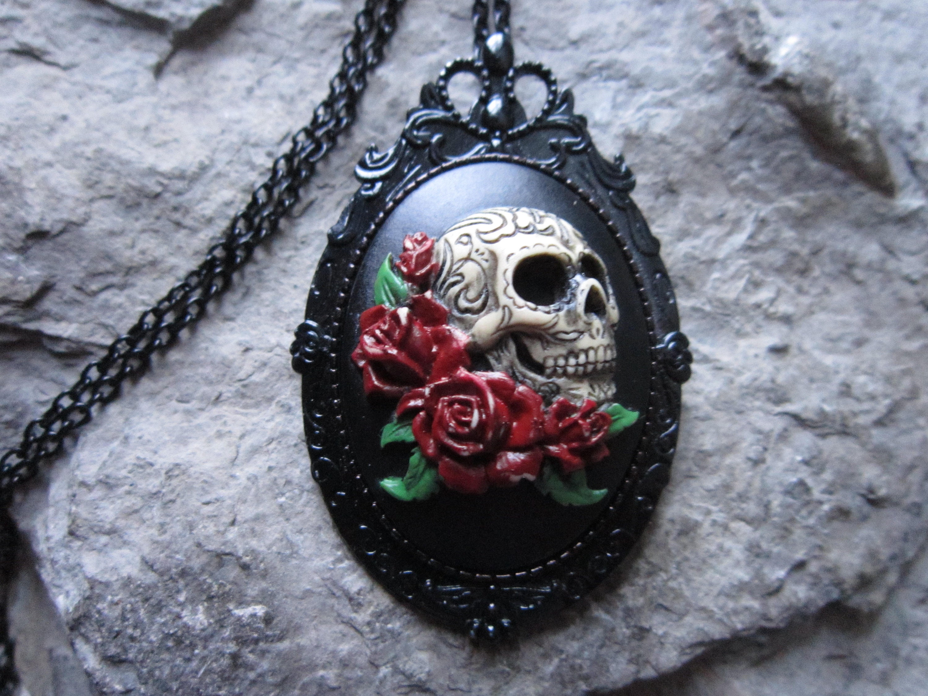 Broche Camée Gothique En Dentelle Noire - Bijou Vintage Et élégant