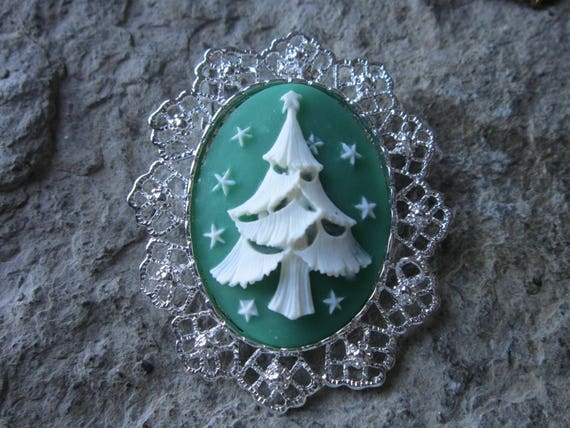 Choose Silver or Gold - Christmas Tree Cameo Brooch / Pin / Pendant - Great Quality - Festive - Christmas, Holiday
