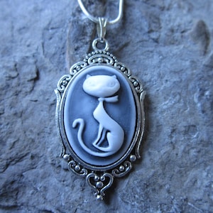 Retro Kitty Cat Cameo Pendant Necklace - Cat Gift - Cat Lover - Great Quality