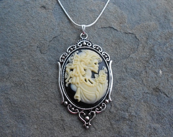 Stunning Skeleton Lady Cameo Pendant Necklace---.925 plated 22" Chain--- Great Quality!! 2" Long