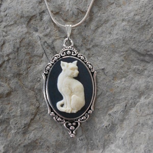 Stunning Ivory Cat (on a black background) Cameo Pendant Necklace---.925 plated 22&quot; Chain--- Great Quality