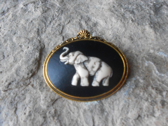 Hand Painted Elephant Cameo Brooch Pin Beautiful Detail and