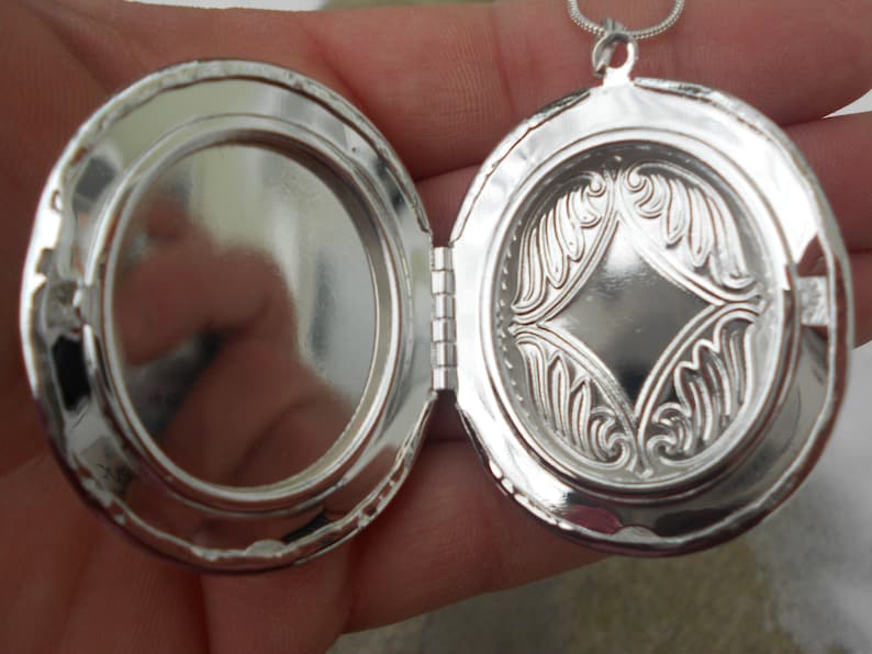 Christmas Keepsakes Guardian Angel Cameo Silver Plated Lockets Religious Easter Photos Weddings Choose Blue or Red