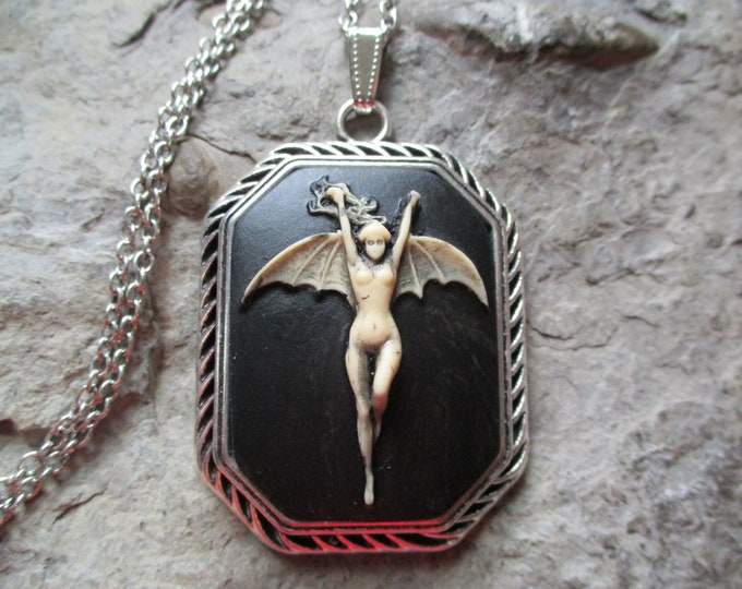 Choisissez Argent, Or, Bronze - Vampire, Vampiress, Bat Woman Cameo Bronze Collier - Victorian Goth - Goth - Dark - Devil - Demon