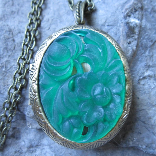 Choose Bronze or Silver - Emerald Green Floral Swirl Carved Resin Cameo Locket - Quality - Photos, Keepsakes