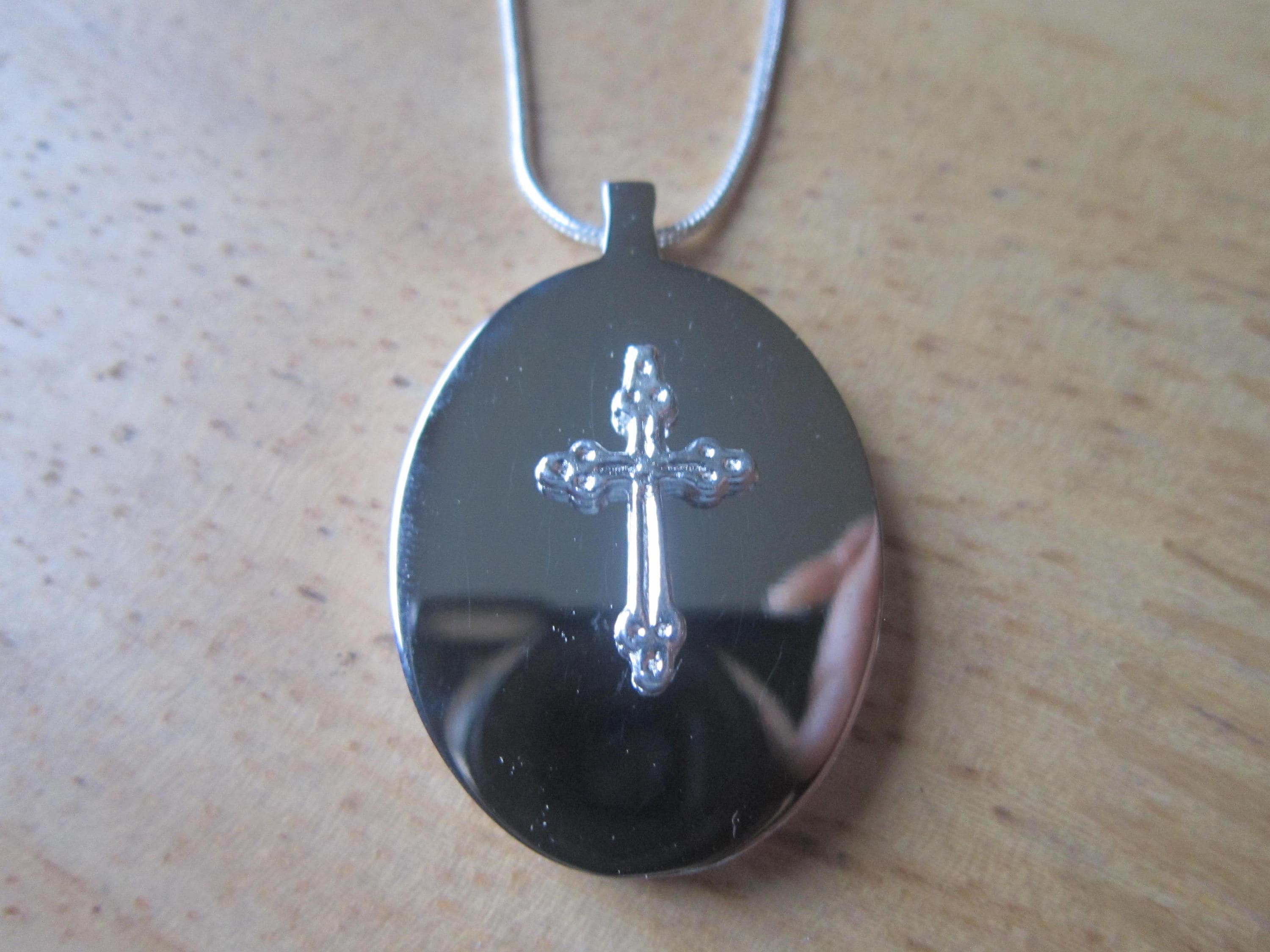 Collane con urna a forma di croce per ceneri per donne e