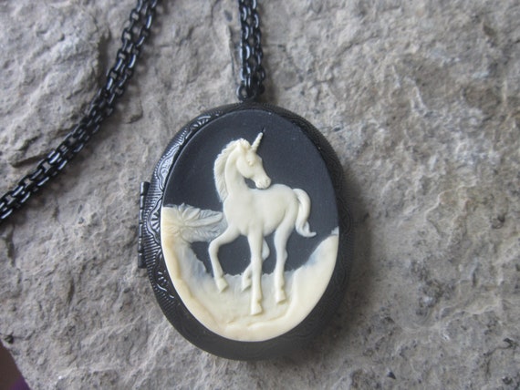 Pendentif éléphant minuscule en or jaune massif 18 carats avec trompe
