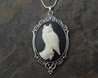 Stunning Owl (on a black background) Cameo Pendant Necklace--2" Long---.925 plated 22" Chain--- Great Quality