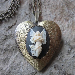 Guardian Angel Cameo Bronze Heart Locket!!! High Quality - Photos, Keepsakes, Religious - Christmas - Easter