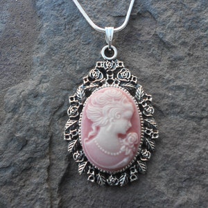 Stunning Victorian Woman Cameo Pendant Necklace (pink)---.925 plated 22&quot; Chain--- Great Quality