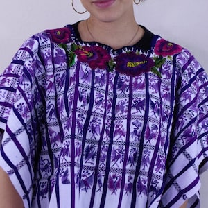 Poncho huipil aironi, huipil uccelli ricamati guatemaltechi, huipil Atitlan, huipil fiori, abbigliamento boho hipster boho, huipil Panajachel