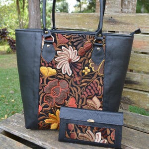 Flowers tote bag, Floral embroidered tote bag, Women's leather bag, Guatemalan purse, Leather tote bag with zipper, Weekender tote bag