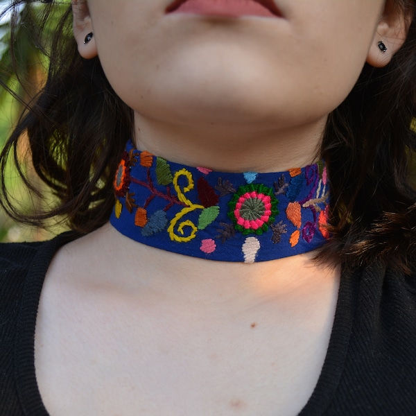 Bohemian Floral Choker Necklace, Collar Necklace, Embroidered flowers fabric Choker, Guatemalan Floral choker, Multicolored flowers necklace