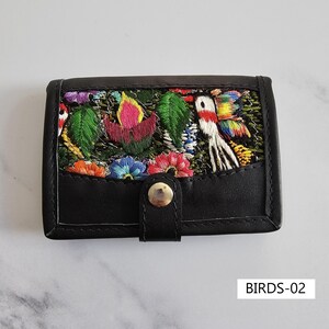 Cartera de cuero novedosa para mujer, tarjetero delgado con identificación, billetera de tela reciclada guatemalteca, billetera huipil para mujer.