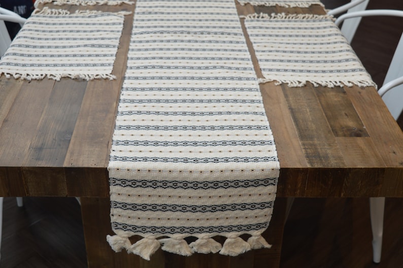 Handwoven Guatemalan Table Runner White Black Table Runner Set Of 6 Placemats And Table Runner Wedding Table Linens Flowers Geometric Table Table Linens Linens Deshpandefoundationindia Org