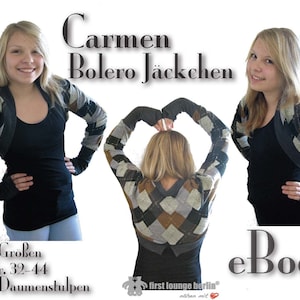 Könnte beinhalten: Eine braune, graue und weiße gemusterte Bolerojacke mit langen Ärmeln und Daumenlöchern. Die Jacke wird an drei Modellen gezeigt. Der Text "Carmen Bolero Jäckchen" befindet sich oben im Bild. Der Text "6 Größen Gr. 32-44 & Daumenstulpen" befindet sich unten im Bild. Der Text "eBook" befindet sich unten rechts im Bild.