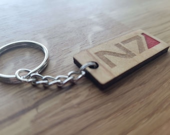 N7 Mass Effect - Porte-clés en bois gravé au laser