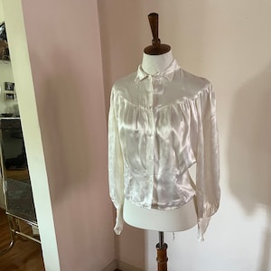 1930s 40s Shiny Satin Rayon Blouse
