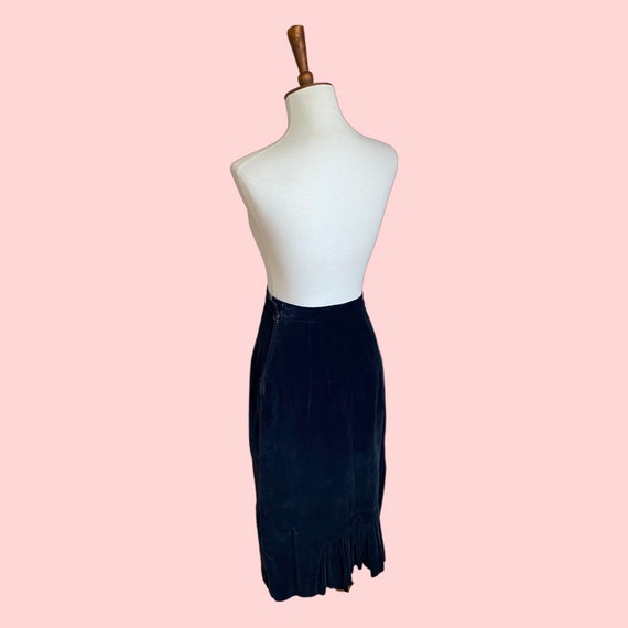 1930s 40s Black Velvet Pencil Skirt with Pleated … - image 2