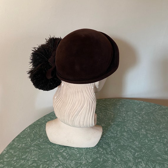 1930s 40s Dark Brown Feather Pom Cloche Hat - image 3