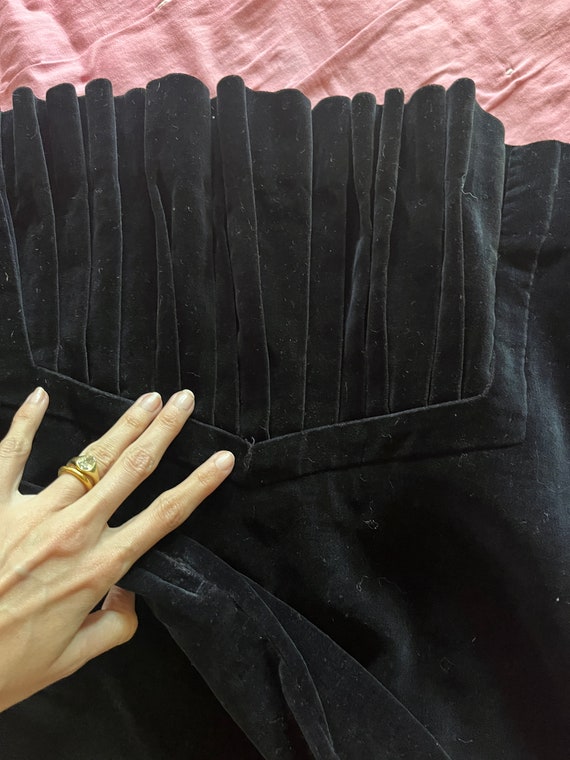 1930s 40s Black Velvet Pencil Skirt with Pleated … - image 4