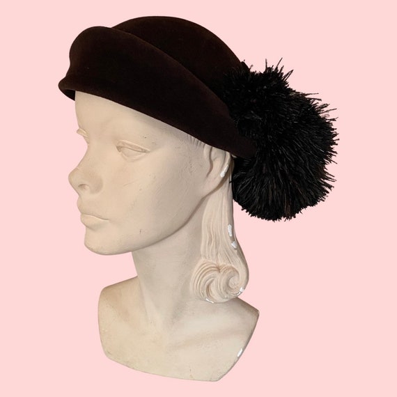 1930s 40s Dark Brown Feather Pom Cloche Hat - image 2