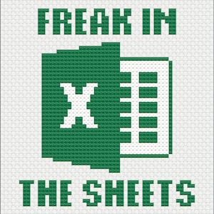 Peut inclure: Conception en pixel art vert et blanc du logo Microsoft Excel avec le texte "Freak in the sheets" au-dessus.