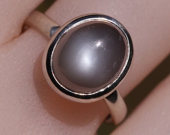 Small Dark Grey Moonstone Ring, Narrow Band, Great Cats Eye Pearly Luster, Semi Precious Gemstone, Cabochon Cut, Natural Orthoclase Feldspar
