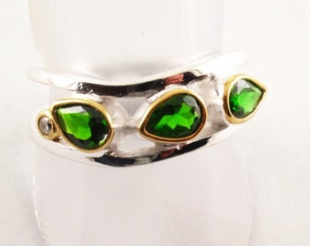 Anillo de banda de onda de diópsido cromado verde con anillo de topacio transparente, ajuste de bisel sólido plata esterlina y oro Vermeil Trim, piedra preciosa de Syberian,