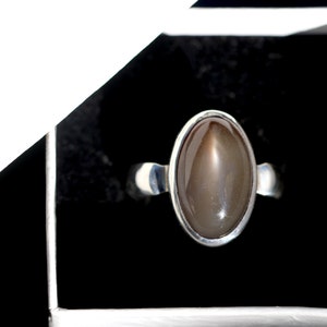 Brown-Grey Moonstone Ring, Size 7, Comfort Fit Band, Great Cats Eye Pearly Luster, Semi Precious Gemstone, Natural Orthoclase Feldspar image 3