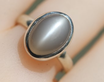 Cats Eye Grey Moonstone Ring, Size 7  High Grade Orthoclase Feldspar, Pearly Luster, Semi Precious, Strong Reflection, Everyday Wear