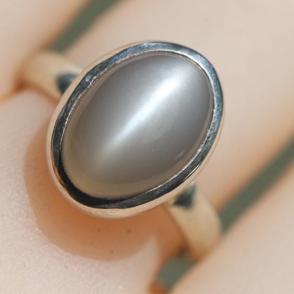 Cats Eye Grey Moonstone Ring, Size 7  High Grade Orthoclase Feldspar, Pearly Luster, Semi Precious, Strong Reflection, Everyday Wear