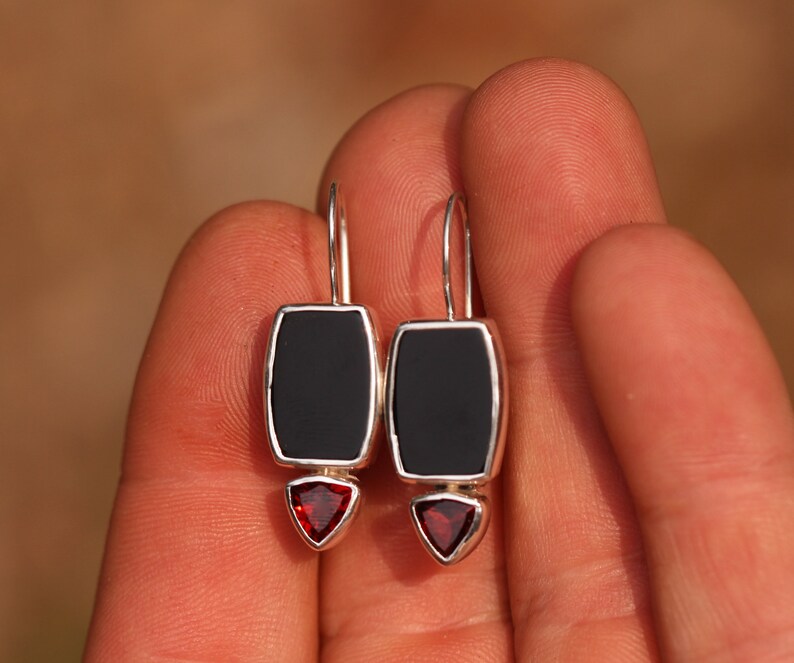 Latch Back Safety Closure Solid Sterling Silver Hand Bezel Set Reflective Flat Cut Black Onyx /& Garnet Earrings Lightweight Drop Earring