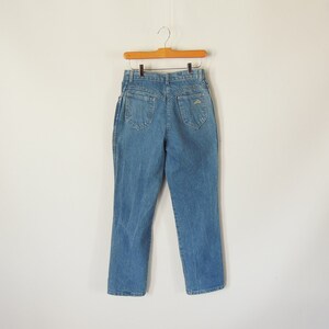 Women&#39;s Chic jeans Medium Wash 90&#39;s Vintage High Waist/Rise Mom jeans 11/12 Short with 28&quot; waist 36&quot; hips modern size 2/3 Classic Chic jeans
