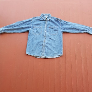 Vintage Levi&#39;s denim button down oxford teen XL size 20 men&#39;s size medium metal buttons classic levi&#39;s jean shirt nice used condition