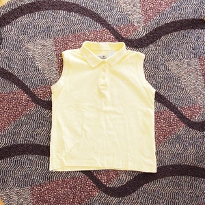 Sleeveless polo shirt Reebok Women&#39;s Training line  Polo shirt ribbed trim yellow Pique cotton Collard sleeveless polo shirt