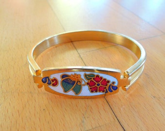 Enamel Cuff bracelet Butterfly and flower Vintage 80's Gold toned Flip up Closure Vintage Enameled size s/m