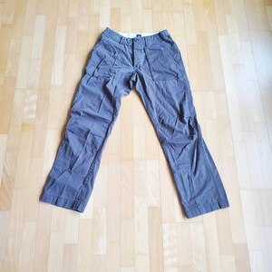 Gap Field Trouser style Green Khaki Pants men&#39;s 32/33 vintage 90&#39;s Button fly tucked knee detail rectangle pockets button flap back pockets