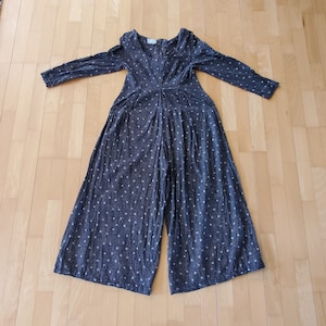 Vintage Romper Jumpsuit tiny dots and floral print nice wide legs long sleeves fitted top small shoulders and arms Moda Int&#39;l size 8
