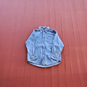 Kids denim shirt button down oxford jean shirt size 6/7 light wash weathered nicely worn in unisex boy&#39;s but girl can look adorable in this