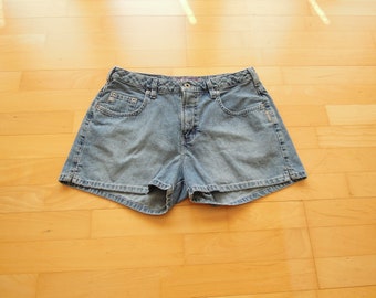 Silver Jeans Denim Shorts: 90s Faded Mid-Rise, 32